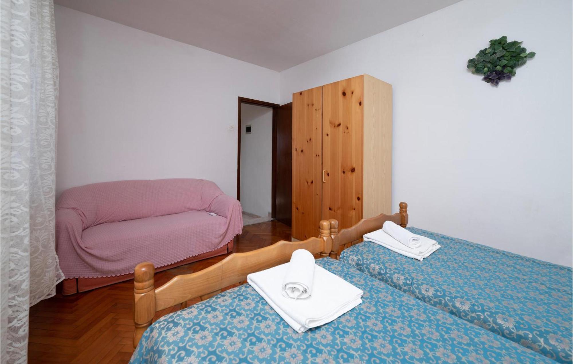 1 Bedroom Cozy Apartment In Pula Ngoại thất bức ảnh