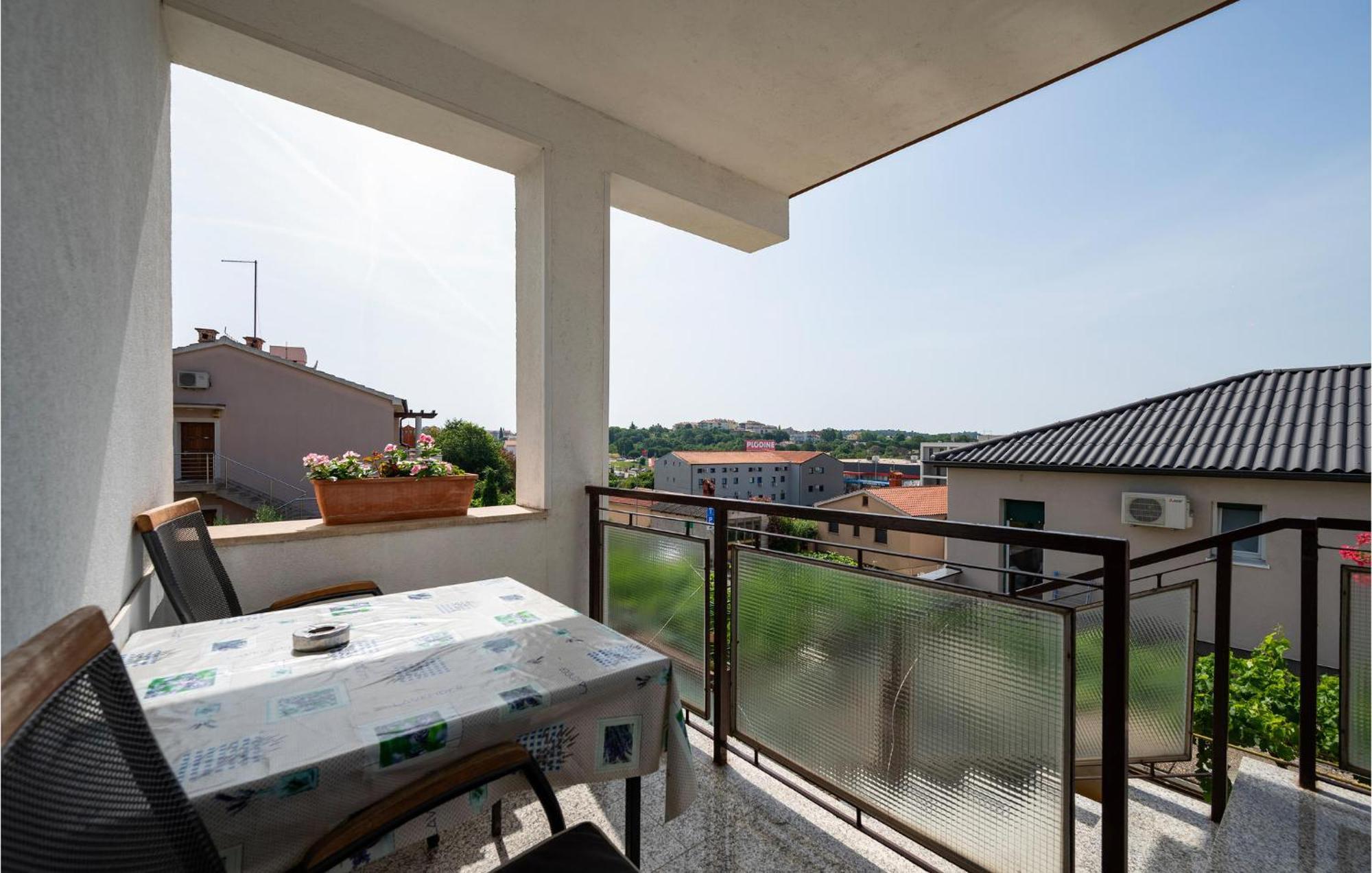 1 Bedroom Cozy Apartment In Pula Ngoại thất bức ảnh